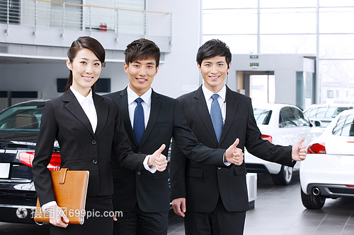 專(zhuān)業(yè)汽車(chē)銷(xiāo)售人員的核心素養(yǎng) 精準(zhǔn)選擇與配件推薦